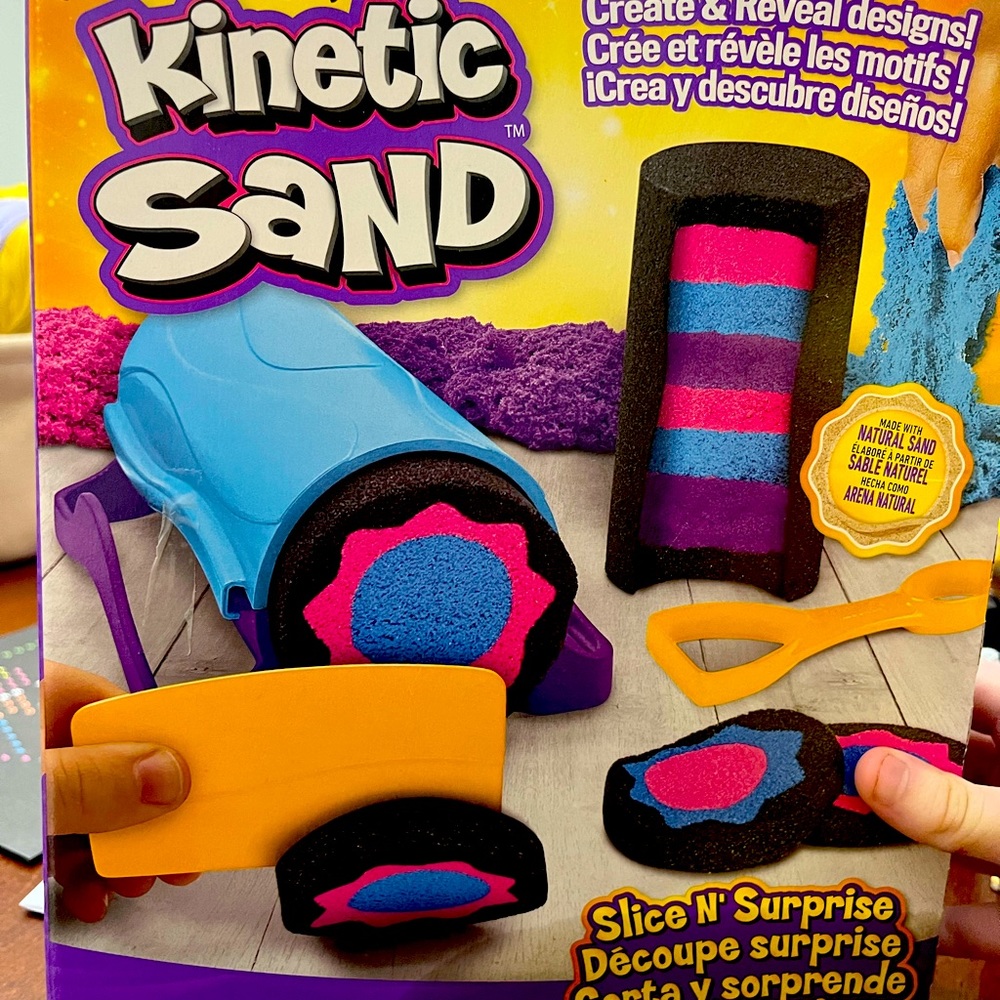 NWOT Kinetic Sand Slice and Surpise
